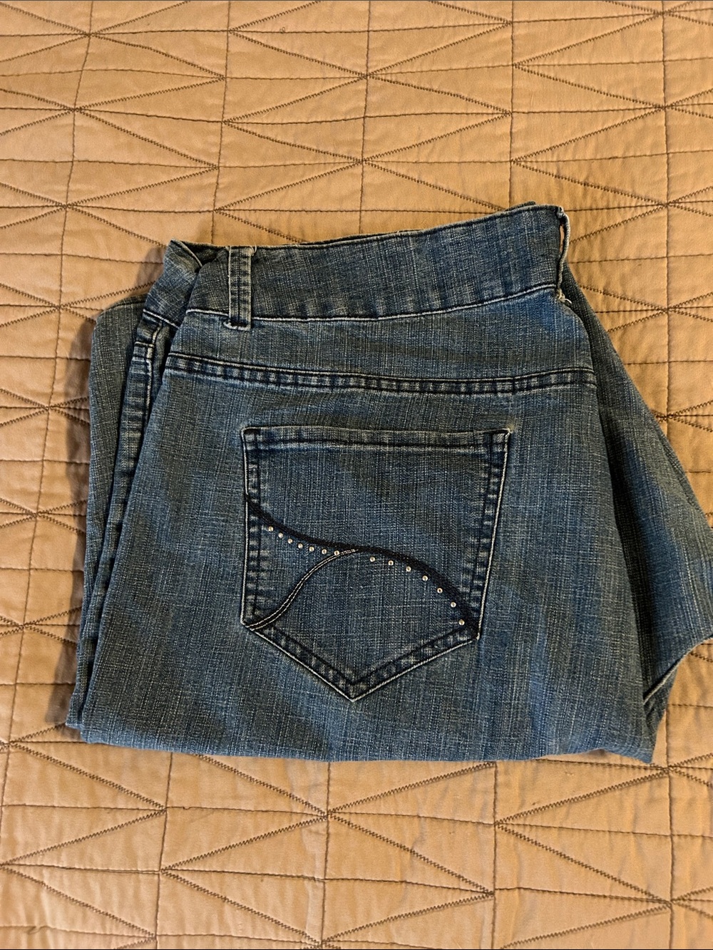 Riders by Lee Women's Mid Blue shorts with Studded Back Pocket